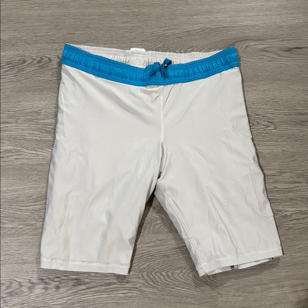 Gymshark Light Gray lined Athletic Shorts, EUC size M - Picture 2 of 6